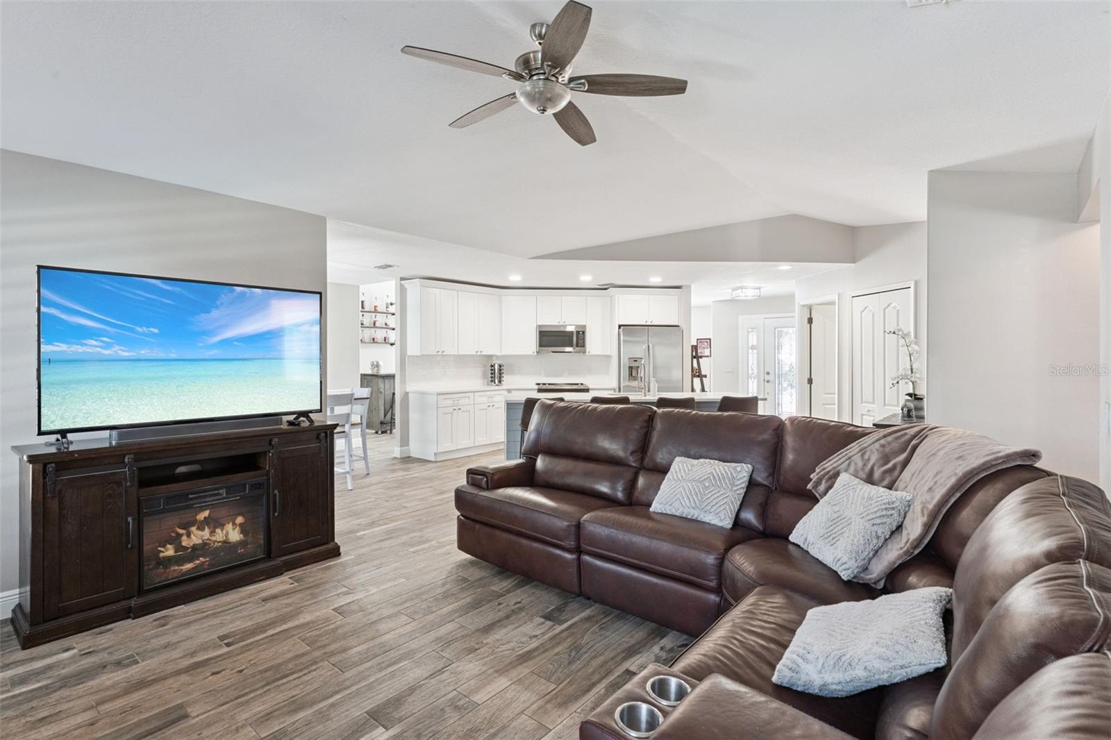 BENTLEY WOODS - Residential