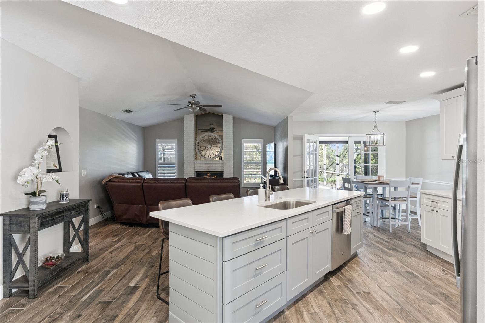 BENTLEY WOODS - Residential