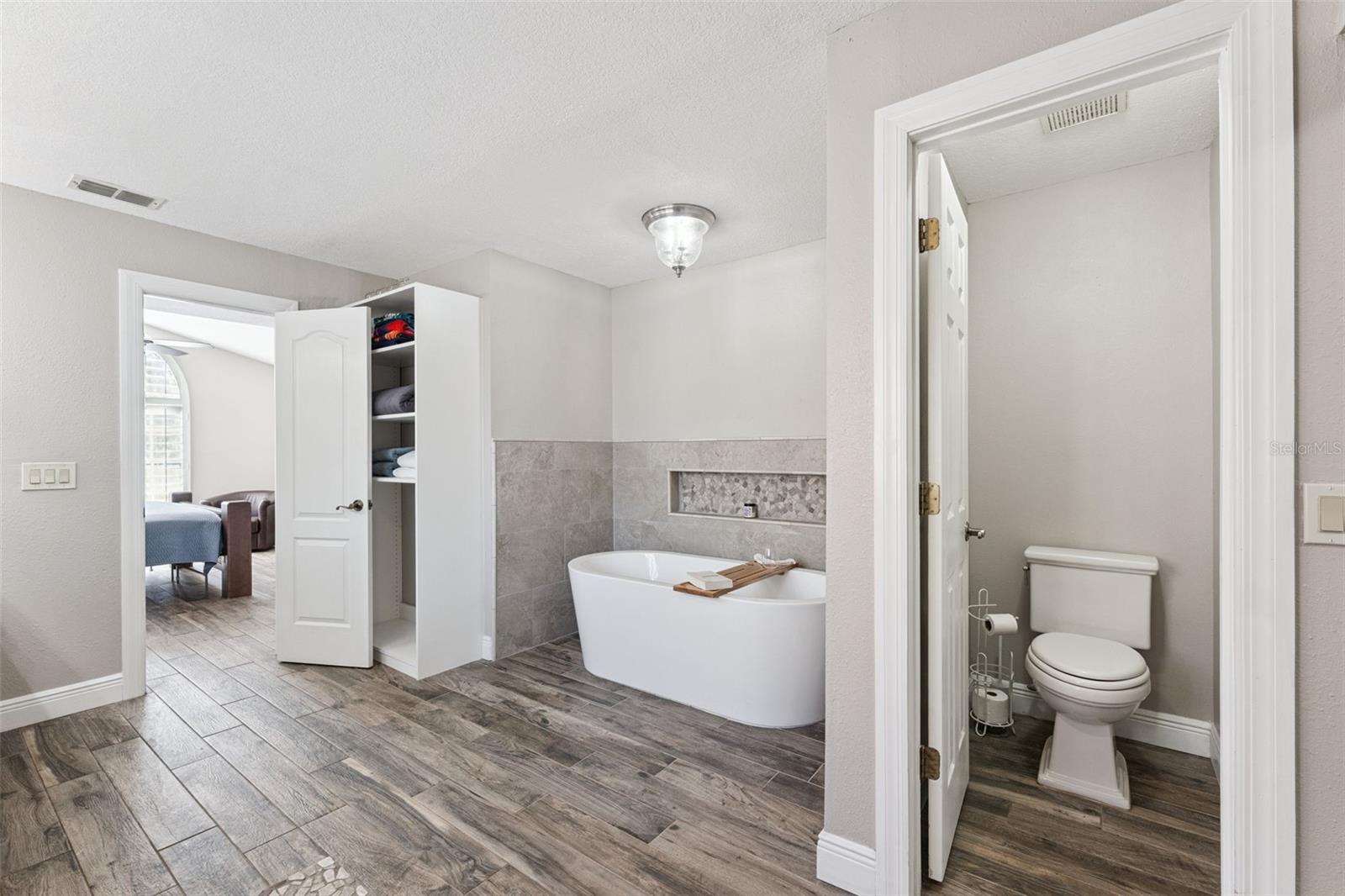 BENTLEY WOODS - Residential