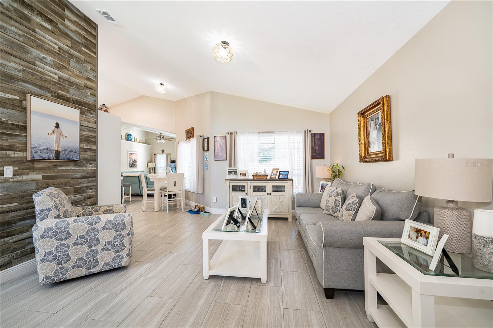 LOMA DEL SOL PH 02 E - Residential Lease