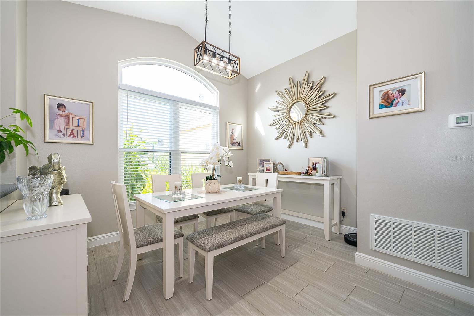 LOMA DEL SOL PH 02 E - Residential Lease