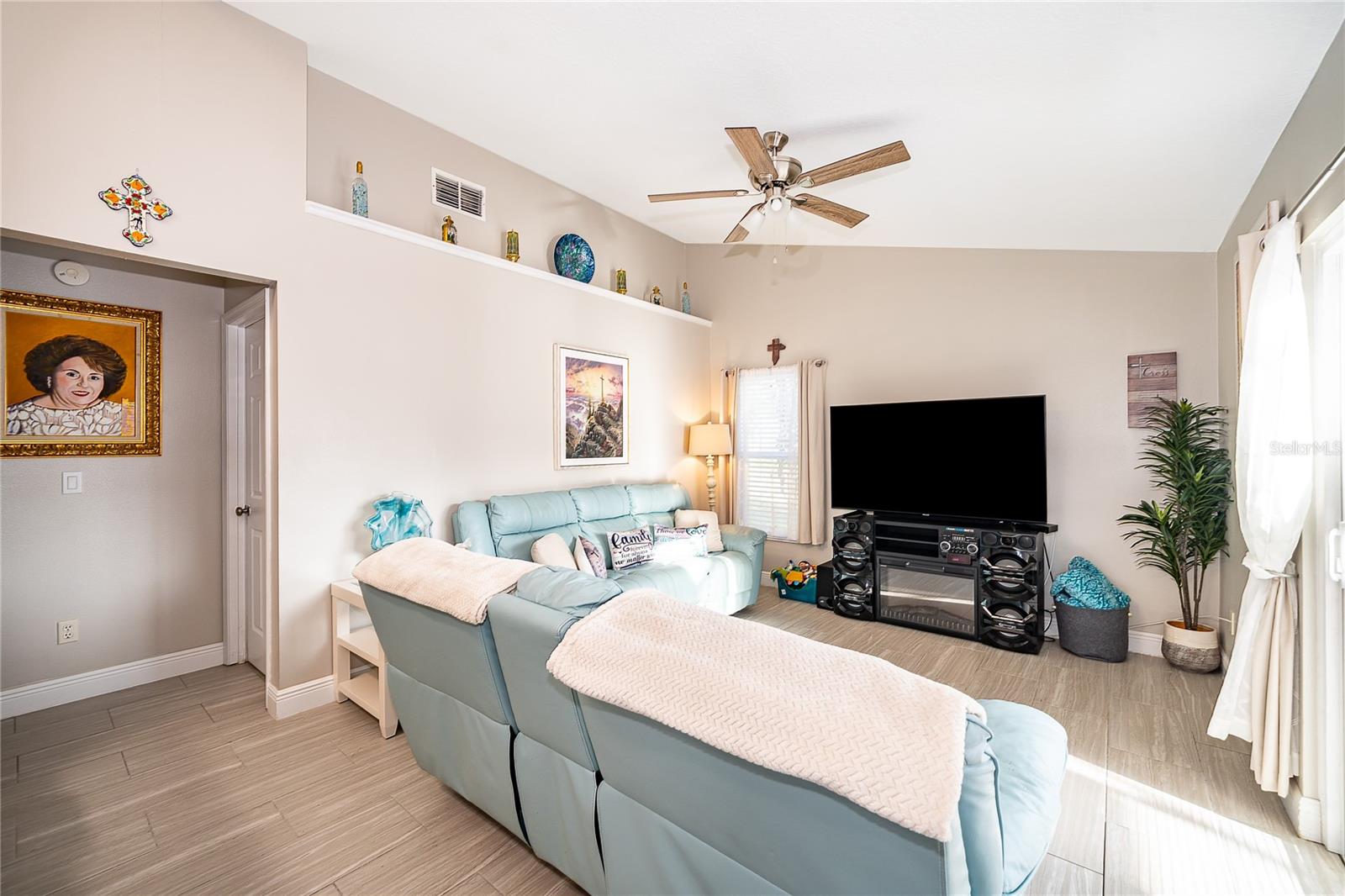 LOMA DEL SOL PH 02 E - Residential Lease