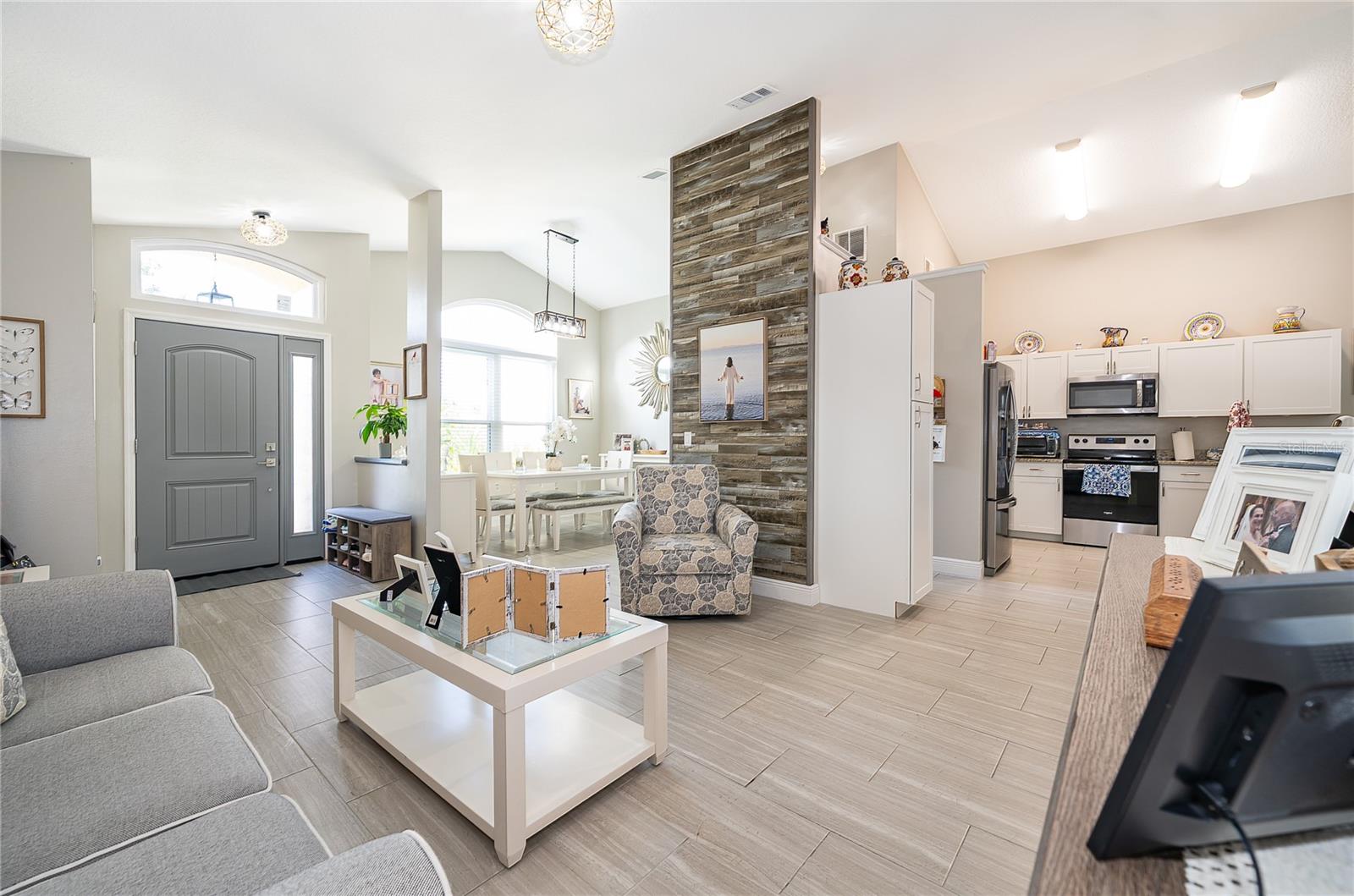 LOMA DEL SOL PH 02 E - Residential Lease