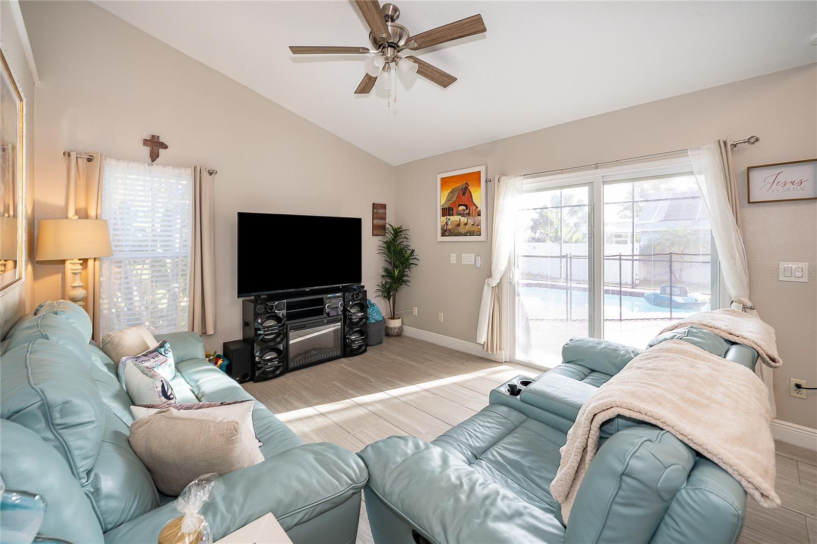 LOMA DEL SOL PH 02 E - Residential Lease