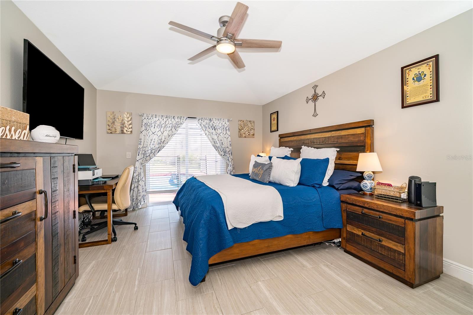 LOMA DEL SOL PH 02 E - Residential Lease