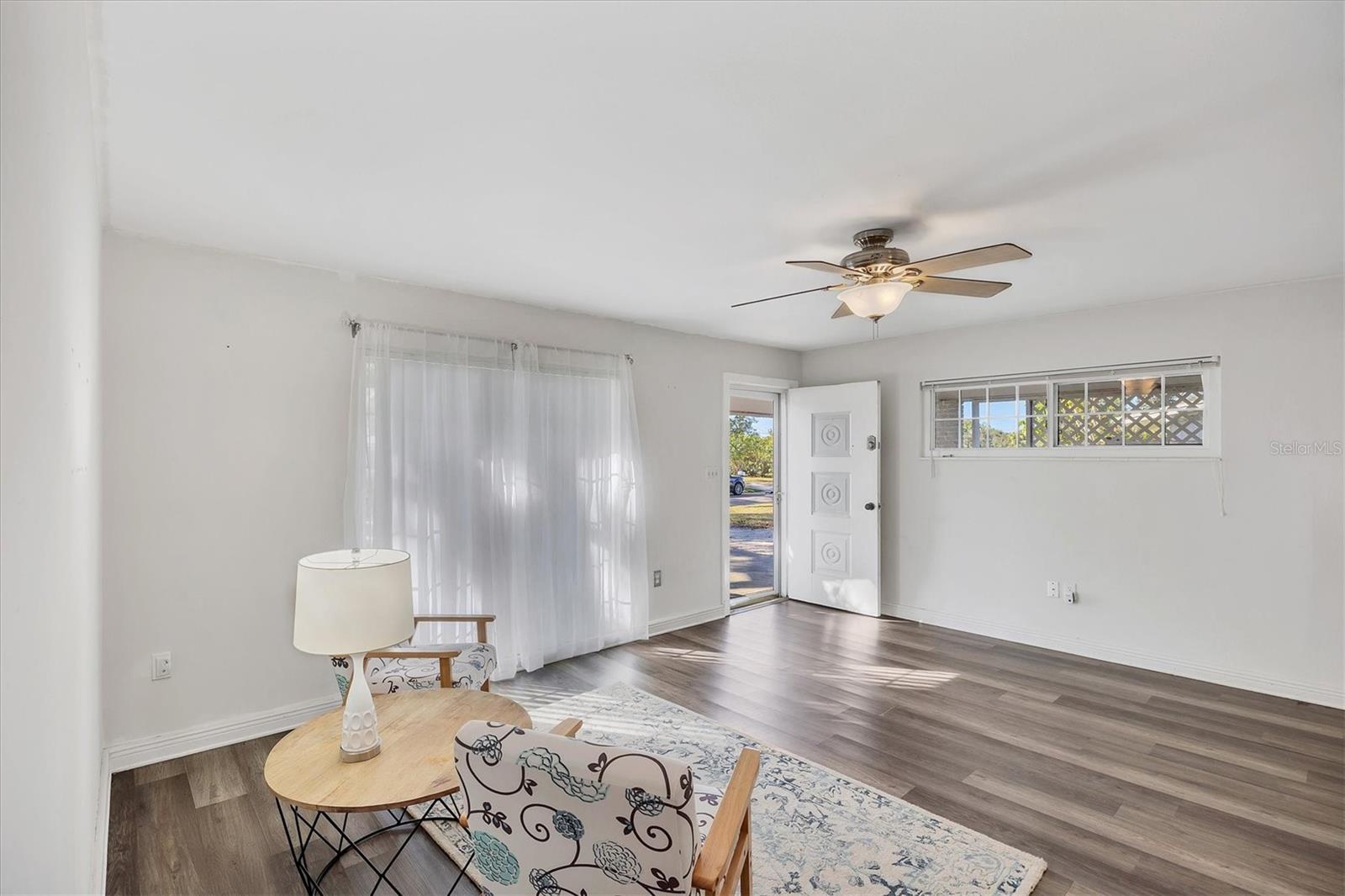 BONITA MANOR - Residential