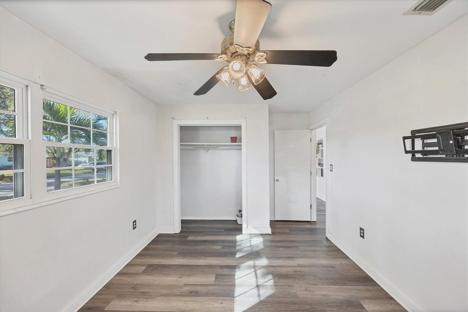 BONITA MANOR - Residential