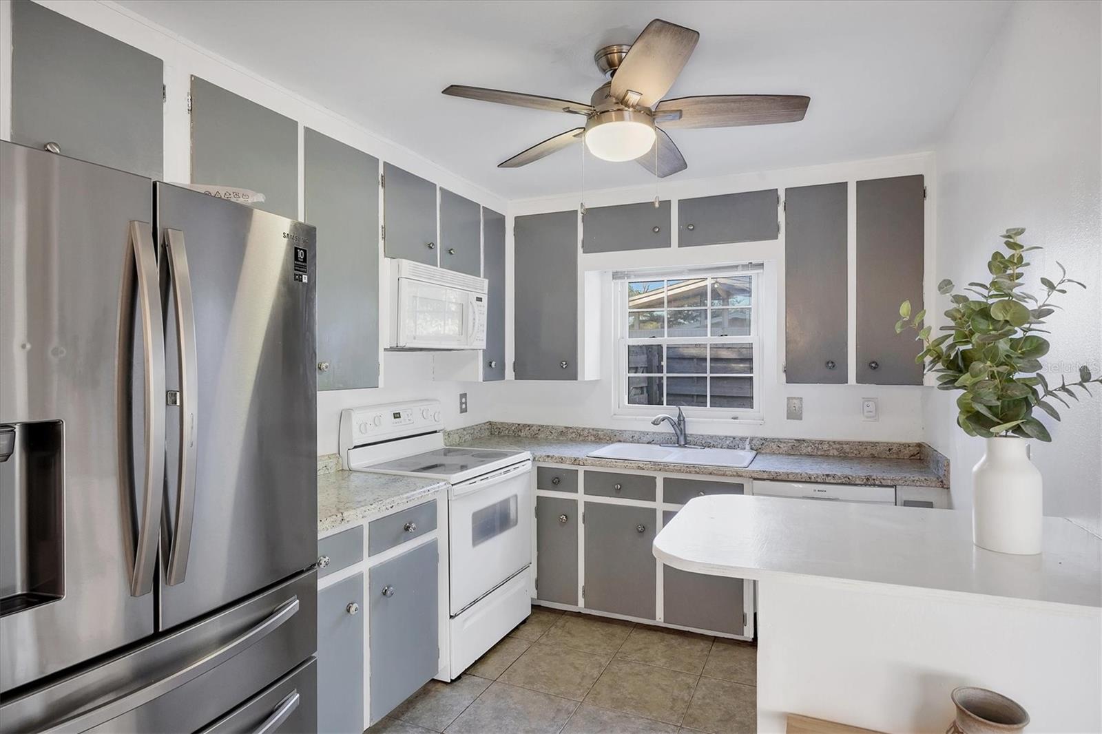 BONITA MANOR - Residential