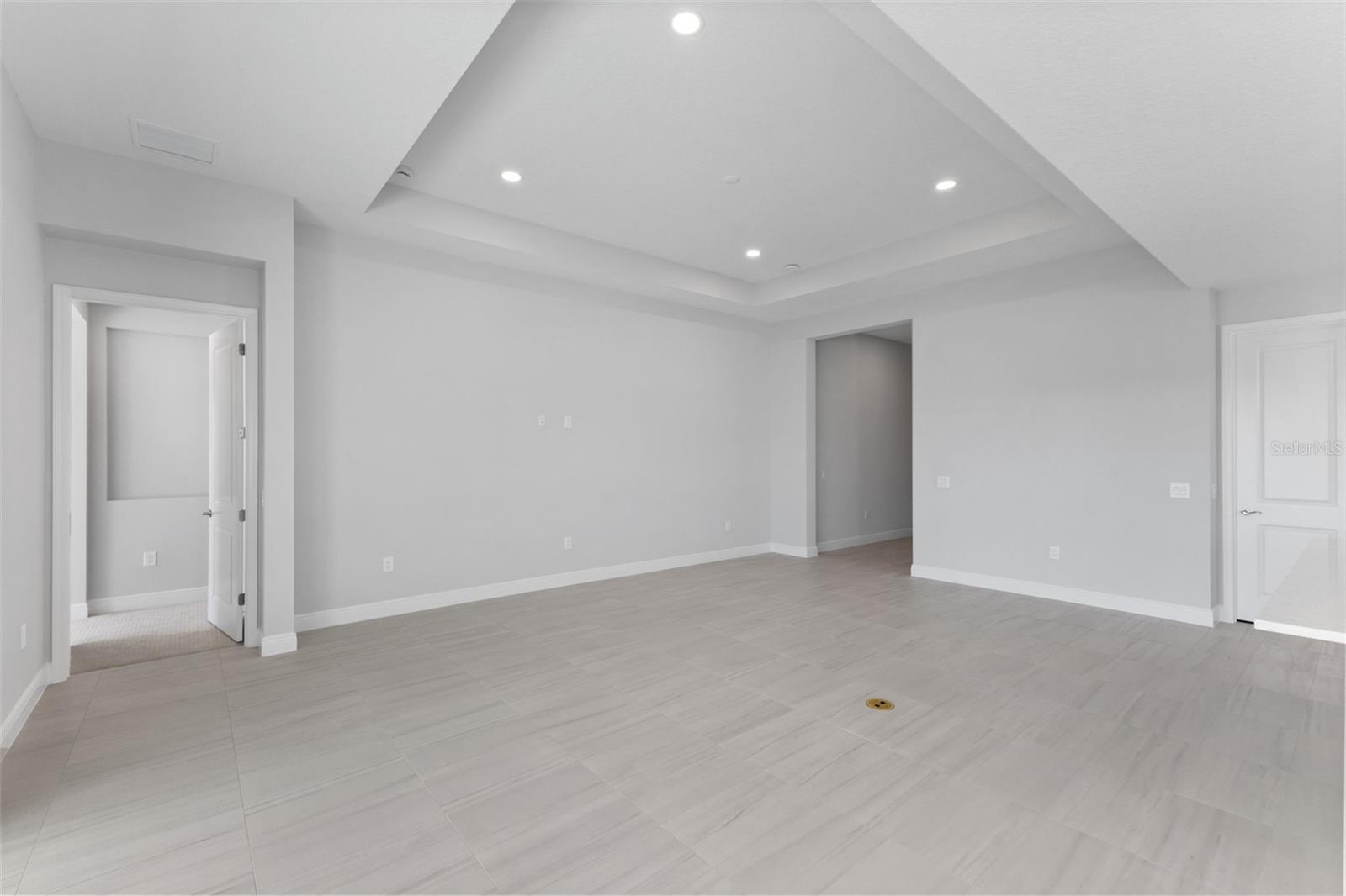 LAKEHOUSE COVE/WATERSIDE PHS 5 - Residential