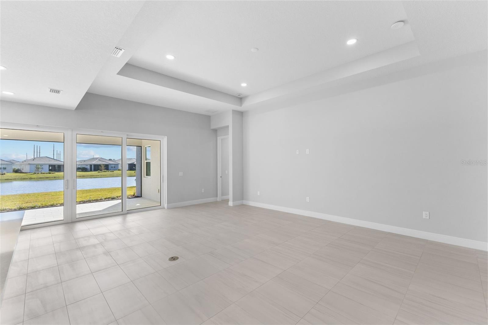 LAKEHOUSE COVE/WATERSIDE PHS 5 - Residential