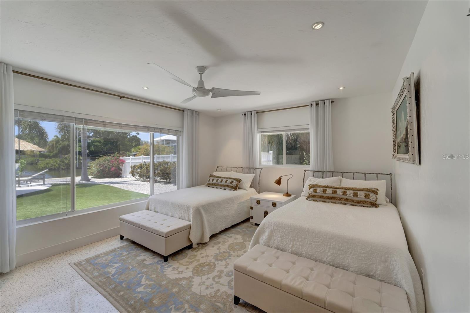 SARA SANDS - Residential