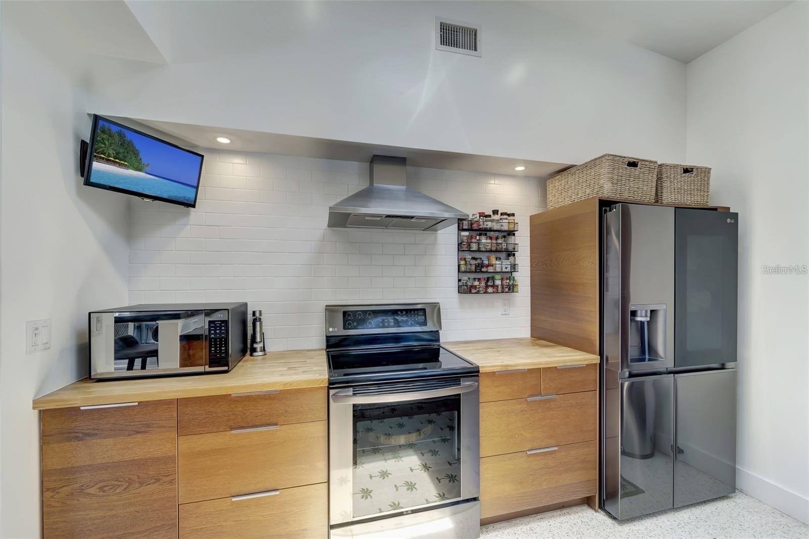 SARA SANDS - Residential