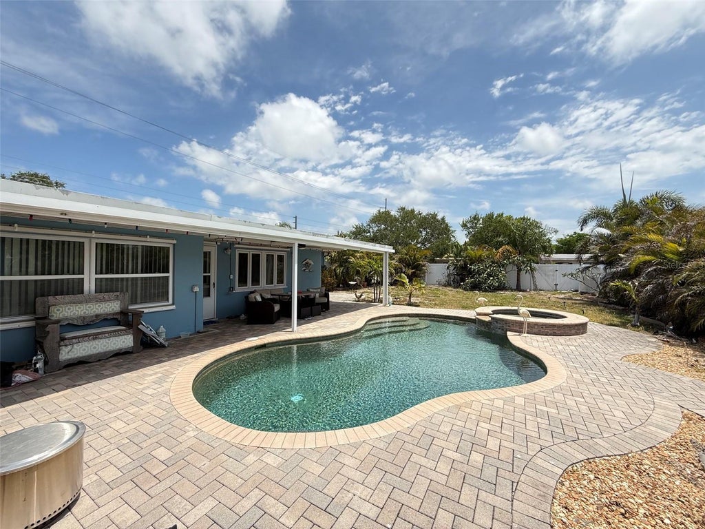 Photo of 2100 8th Avenue SW, Largo, FL 33770 (MLS # TB8515095)