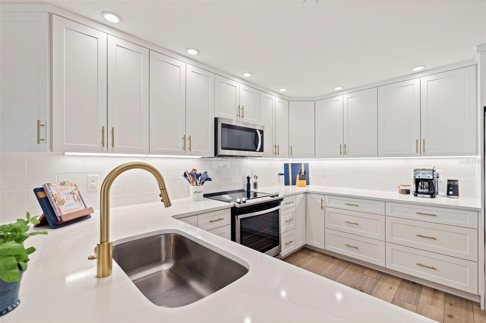 CABANA CLUB CONDO - Residential