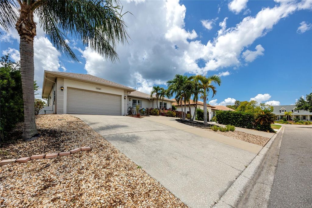 Photo of 1116 Kingfish Place, Apollo Beach, FL 33572 (MLS # TB8511040)