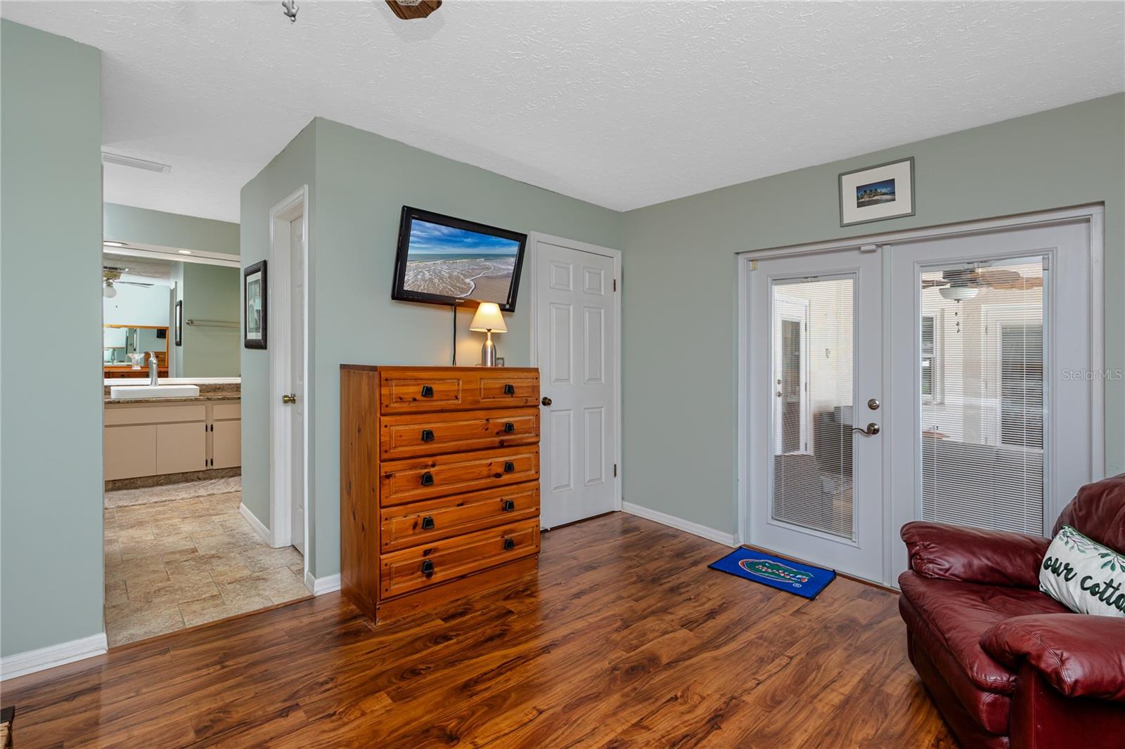 DOLPHIN COVE - Residential