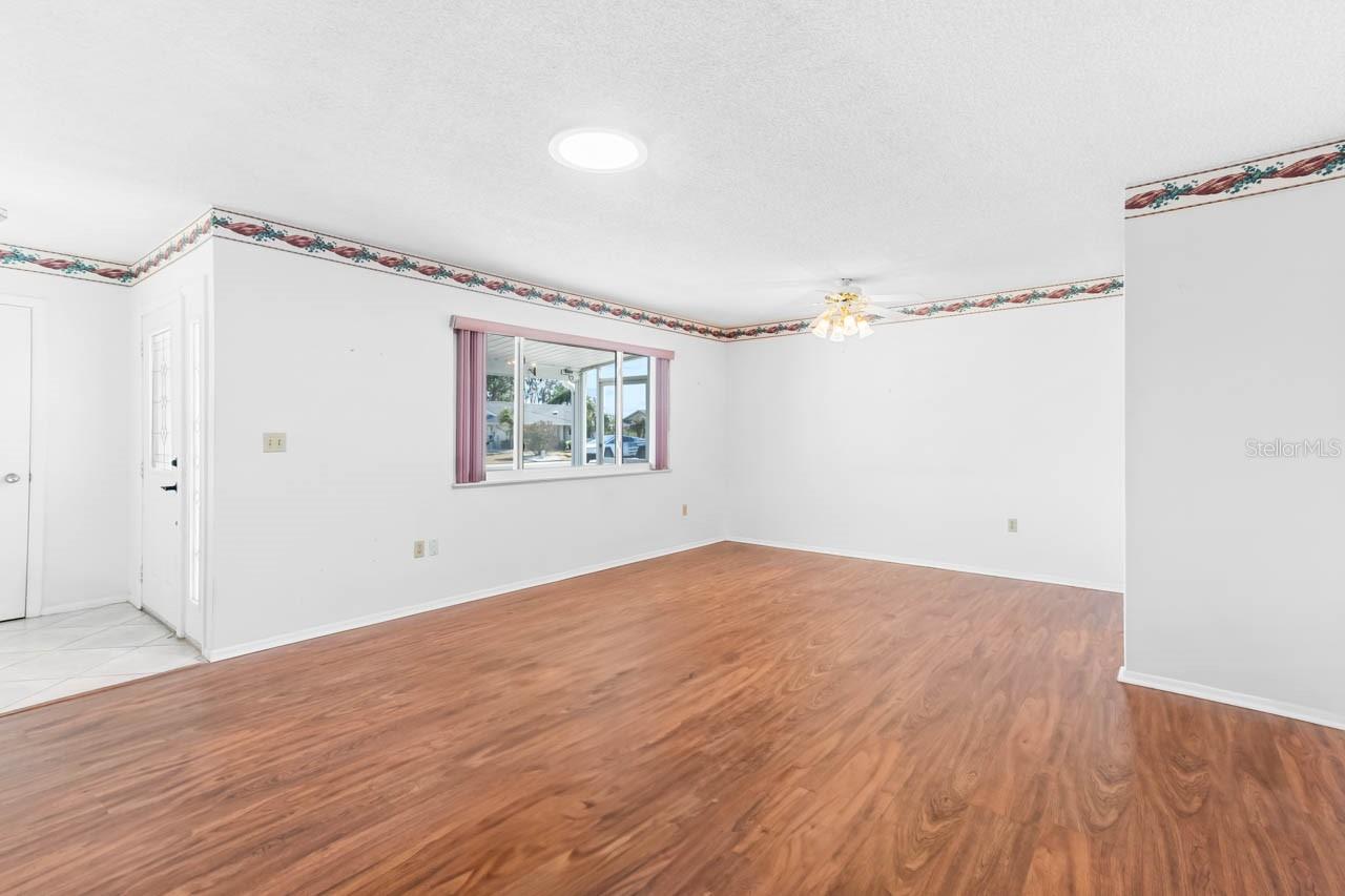 1617 VINCENNES DRIVE