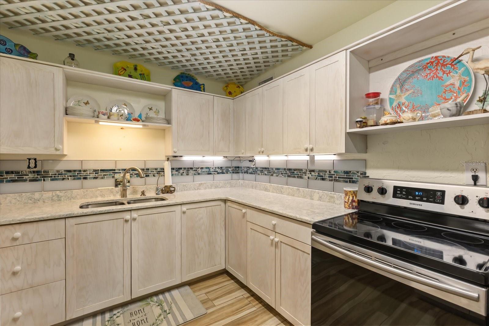 PLANTATION ACRES - Residential