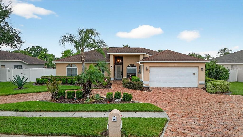 Photo of 1711 Glen Oak Lane, Lutz, FL 33549 (MLS # W7877617)
