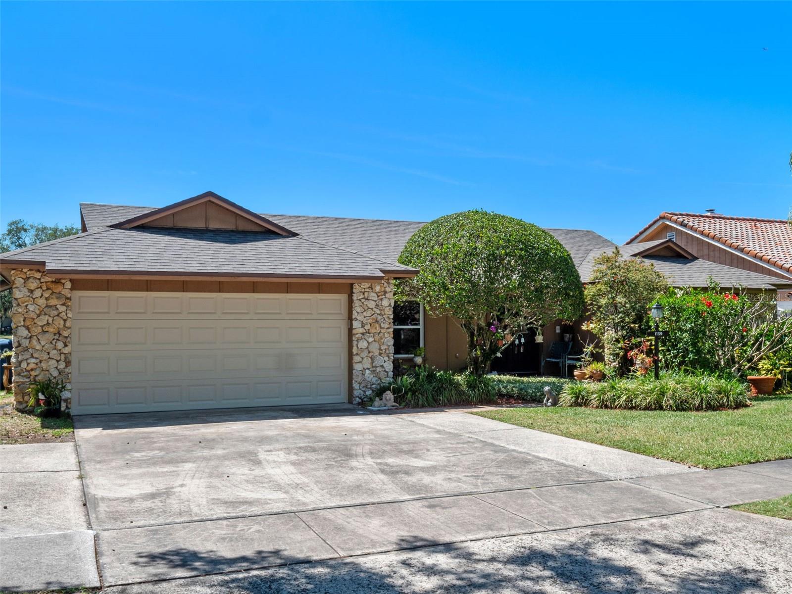 1139 FAIRWAY DRIVE
