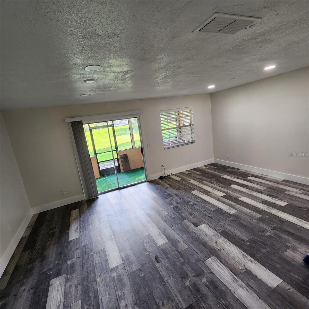 WHISPER LAKES - Residential