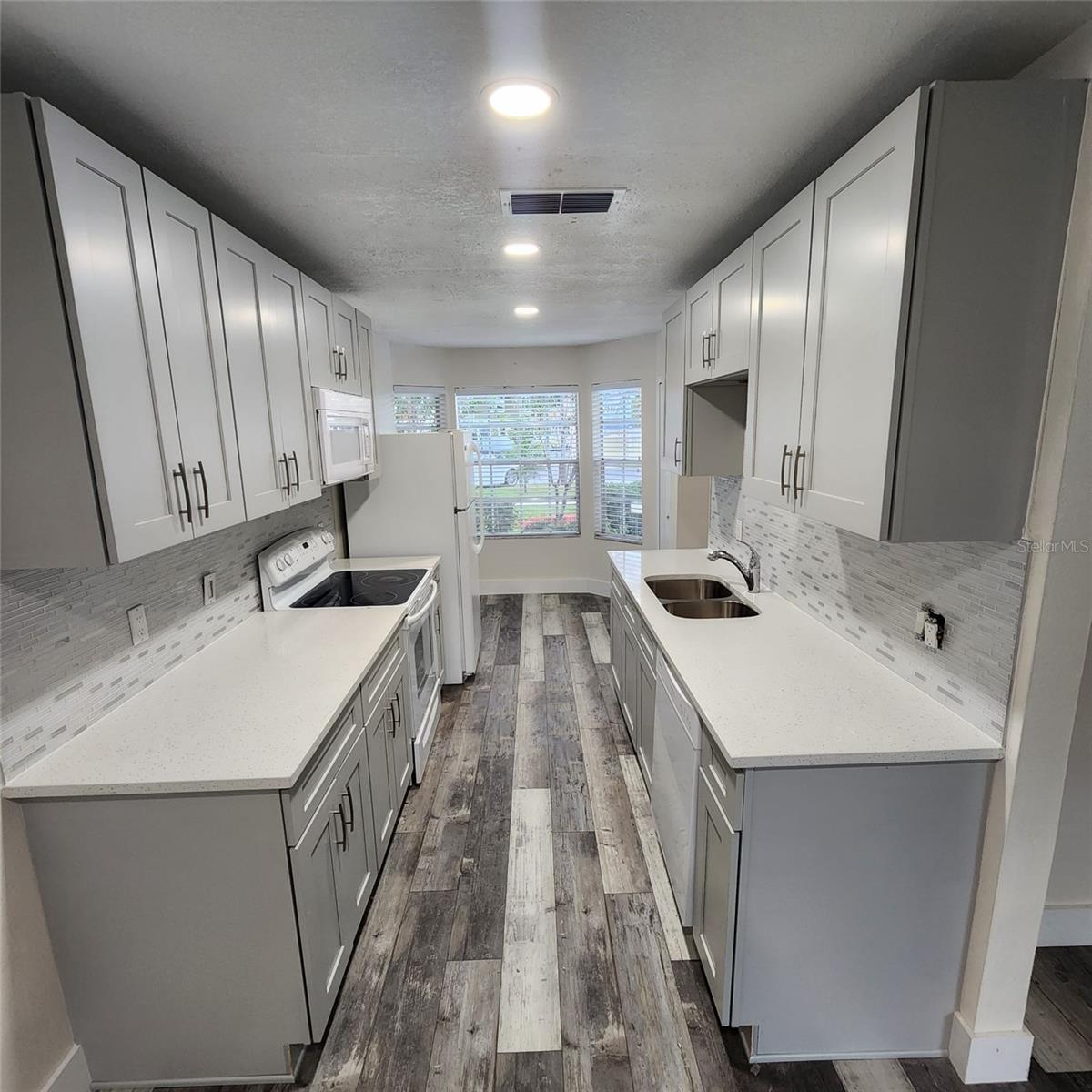 WHISPER LAKES - Residential