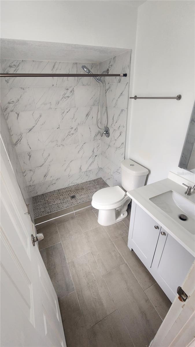 WHISPER LAKES - Residential