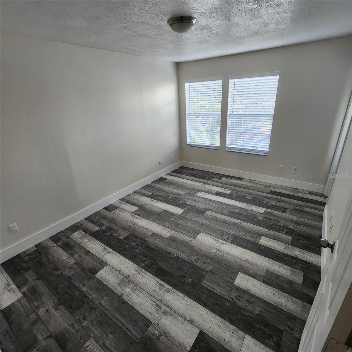 WHISPER LAKES - Residential