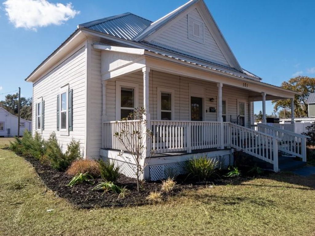 Photo of 101 N Franklin Street, Plant City, FL 33563 (MLS # TB8473642)