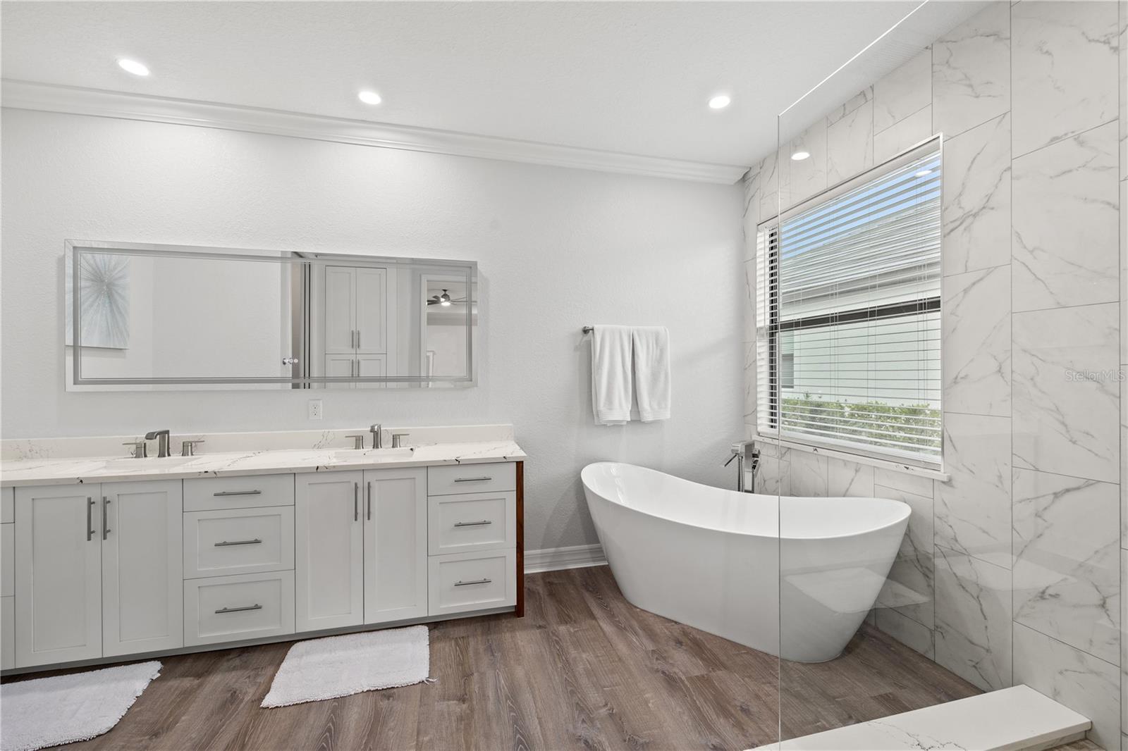 LAKEWOOD NATIONAL - Residential Lease