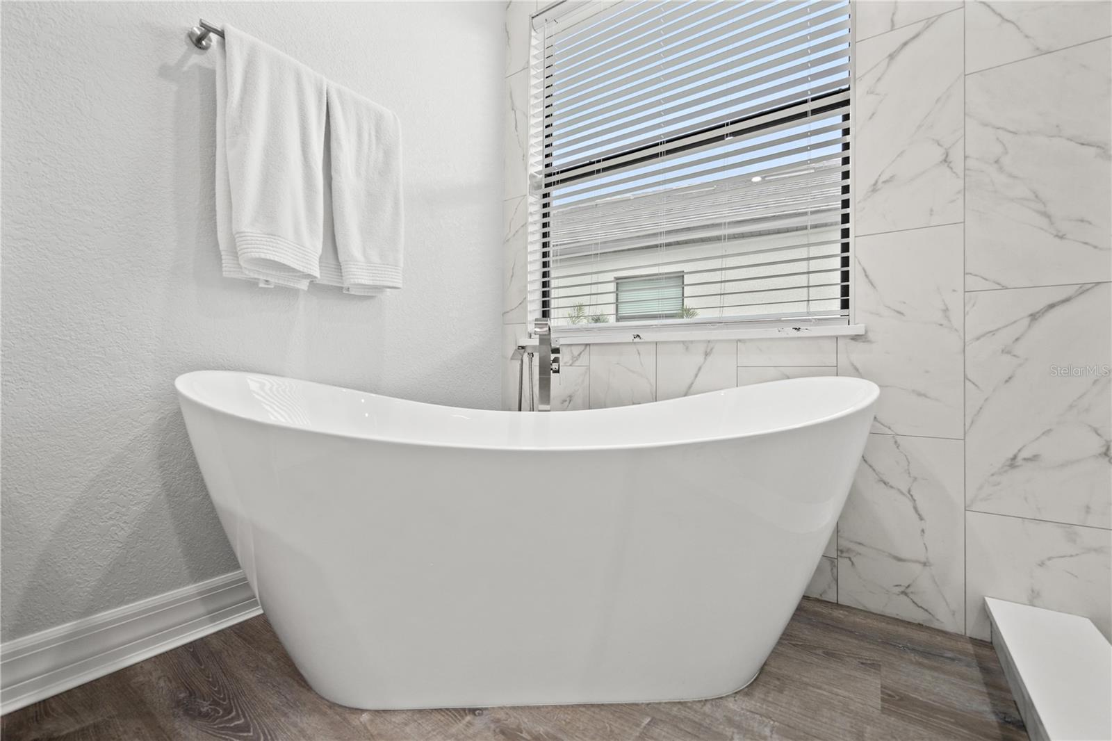 LAKEWOOD NATIONAL - Residential Lease