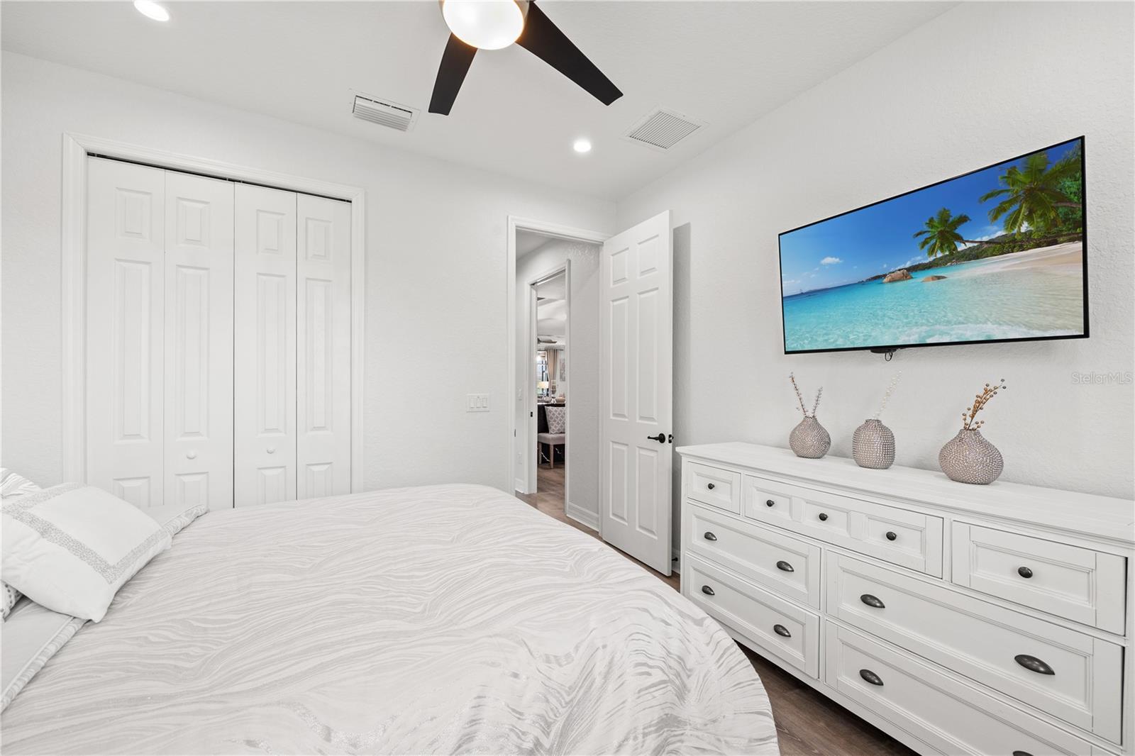 LAKEWOOD NATIONAL - Residential Lease