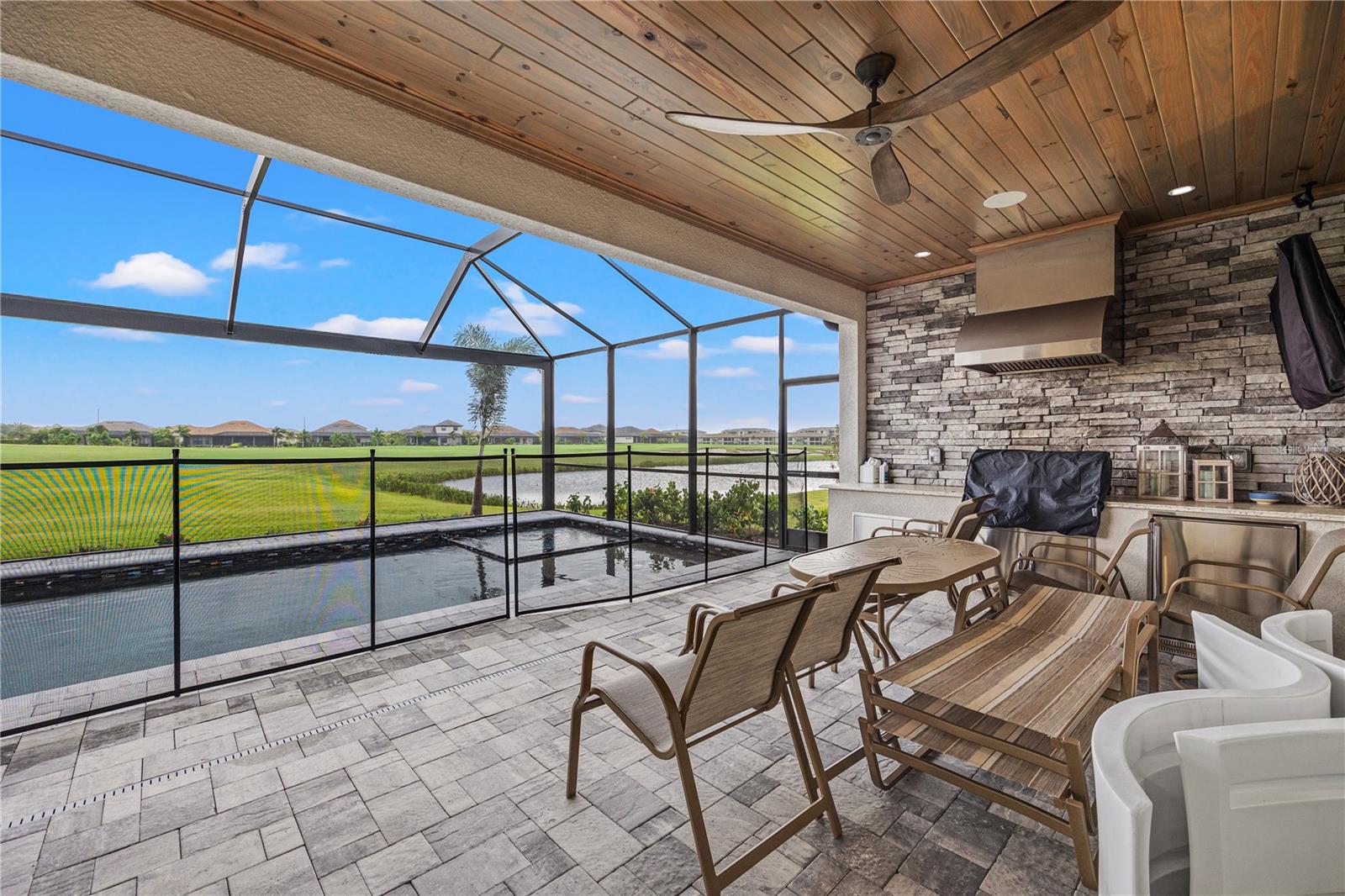 LAKEWOOD NATIONAL - Residential Lease