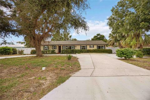 Photo of 816 59th Street NW, Bradenton, FL 34209 (MLS # A4668829)