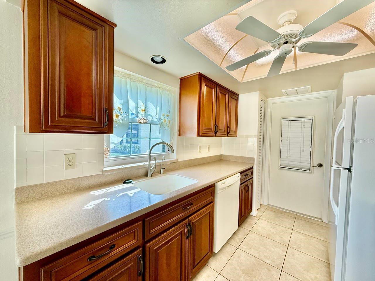 HIGHLAND LAKES - Residential Lease