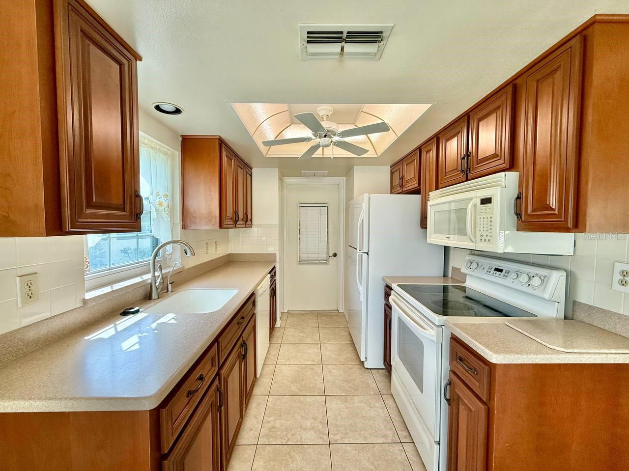 HIGHLAND LAKES - Residential Lease
