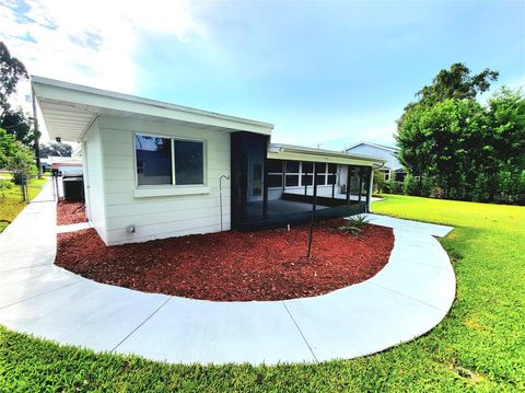 A home in WINTER HAVEN