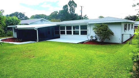 A home in WINTER HAVEN