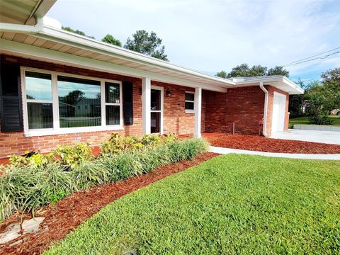 A home in WINTER HAVEN