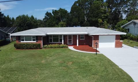 A home in WINTER HAVEN