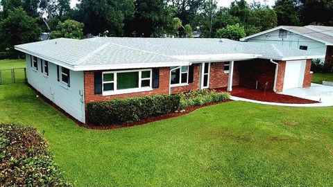 A home in WINTER HAVEN