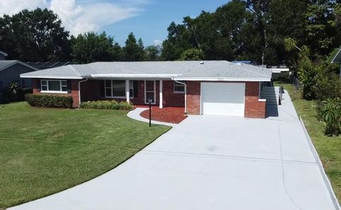 A home in WINTER HAVEN