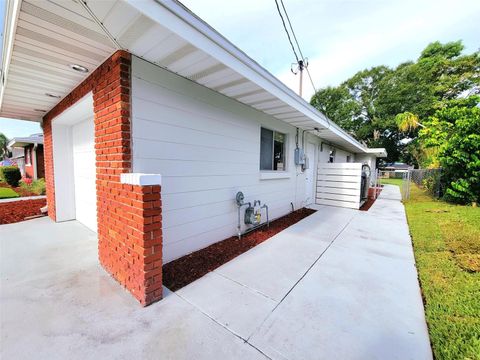 A home in WINTER HAVEN