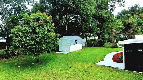 A home in WINTER HAVEN