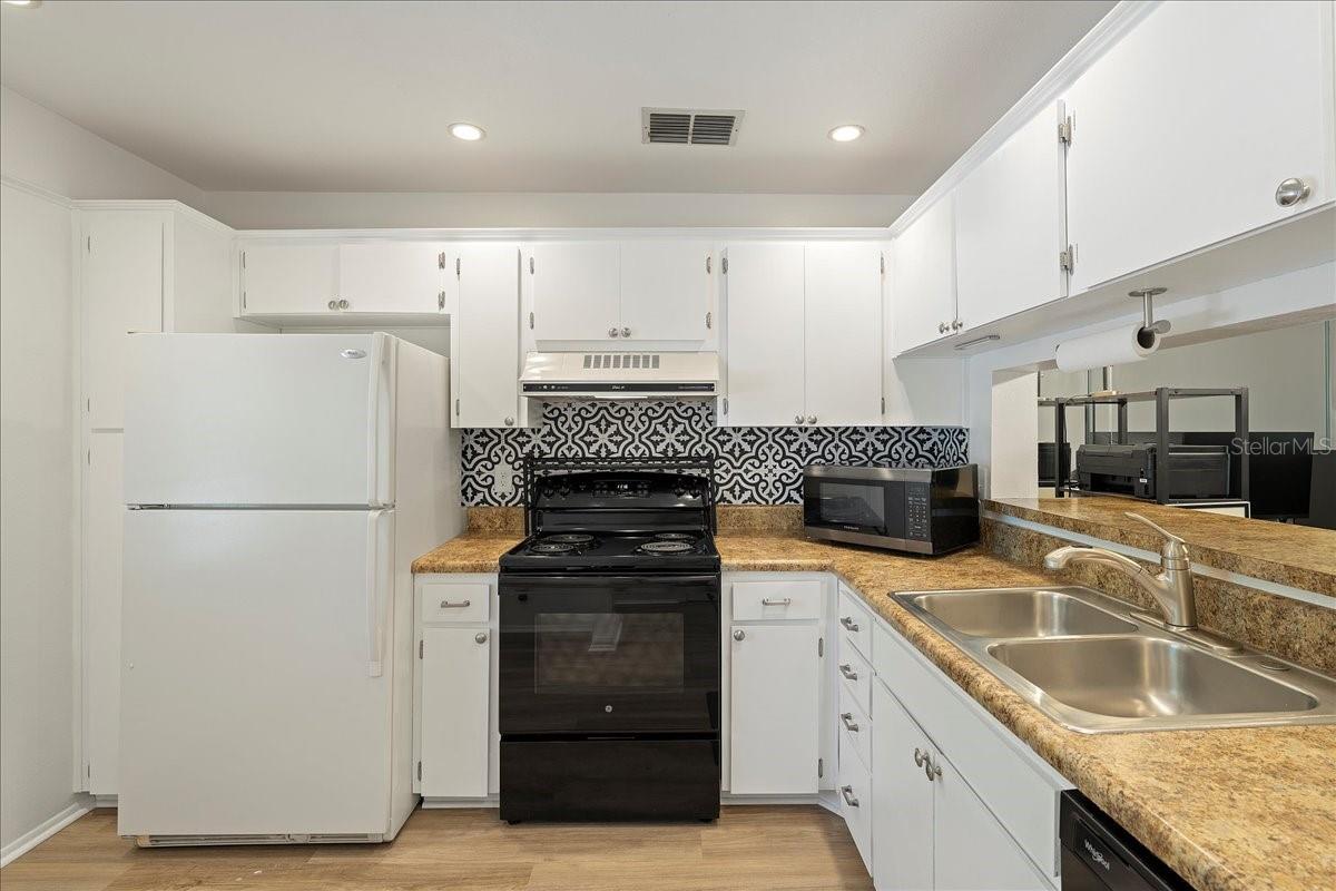 BAY OAKS CONDO - Residential