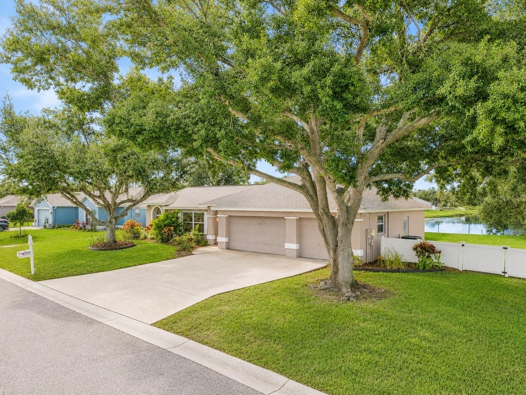 Photo of 6305 61st Street E, Palmetto, FL 34221 (MLS # A4703839)