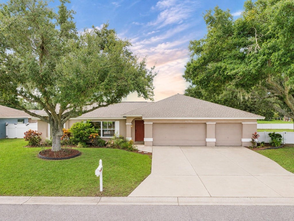 Photo of 6305 61st Street E, Palmetto, FL 34221 (MLS # A4703839)