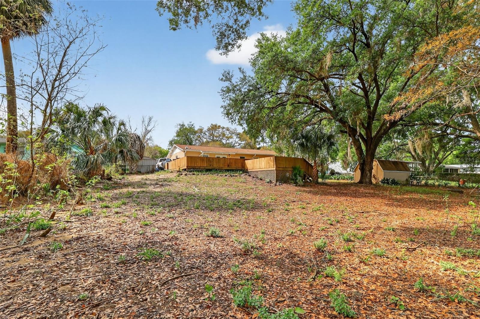 FRUITLAND PARK MIRROR LAKE ESTATES - Residential