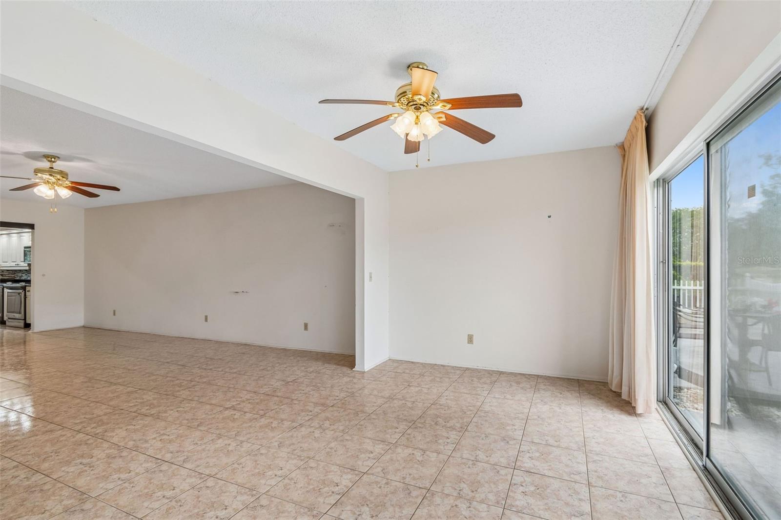 ON TOP OF THE WORLD - Residential