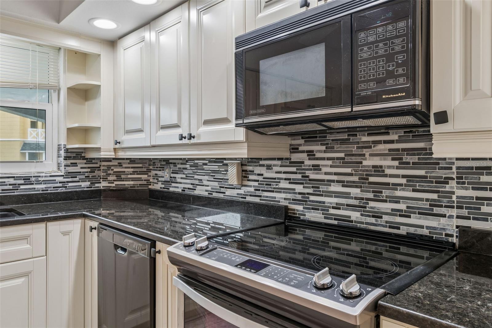 ON TOP OF THE WORLD - Residential